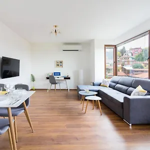 Domus Old Town Apartment